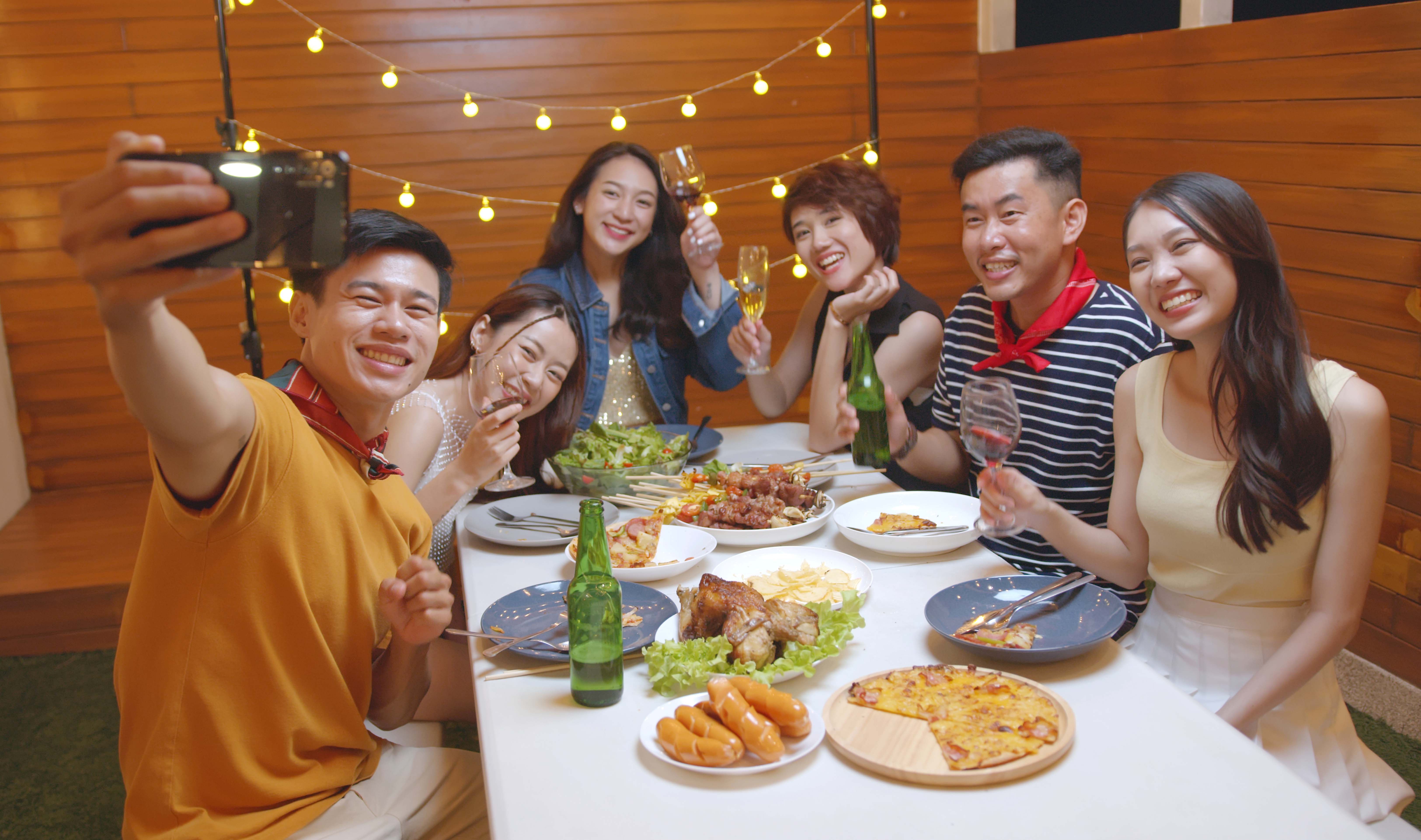 365 độ tiệc tùng của người trẻ hiện đại đều có bóng dáng của ứng dụng đặc biệt này