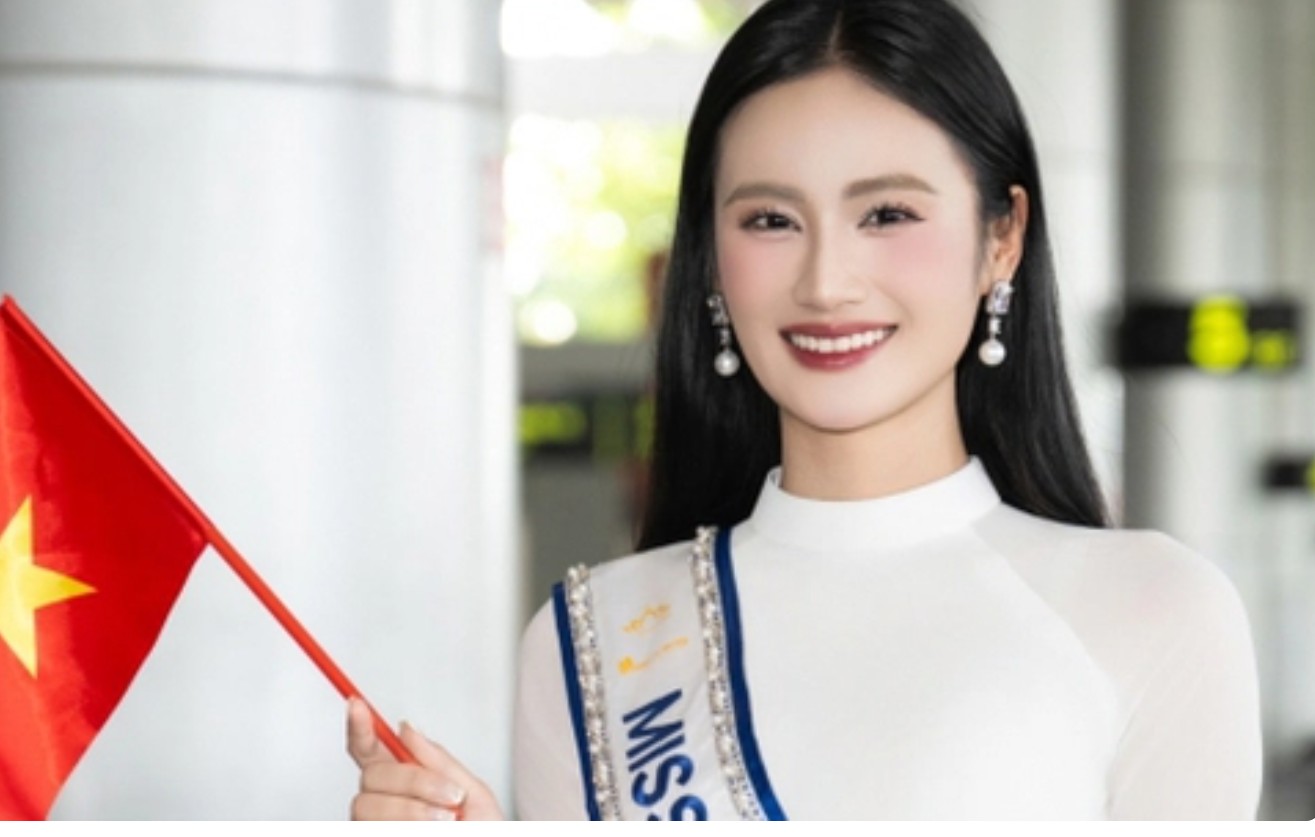 Hoa hậu Ý Nhi rạng rỡ trong tà áo dài trắng khi trở về từ Miss World